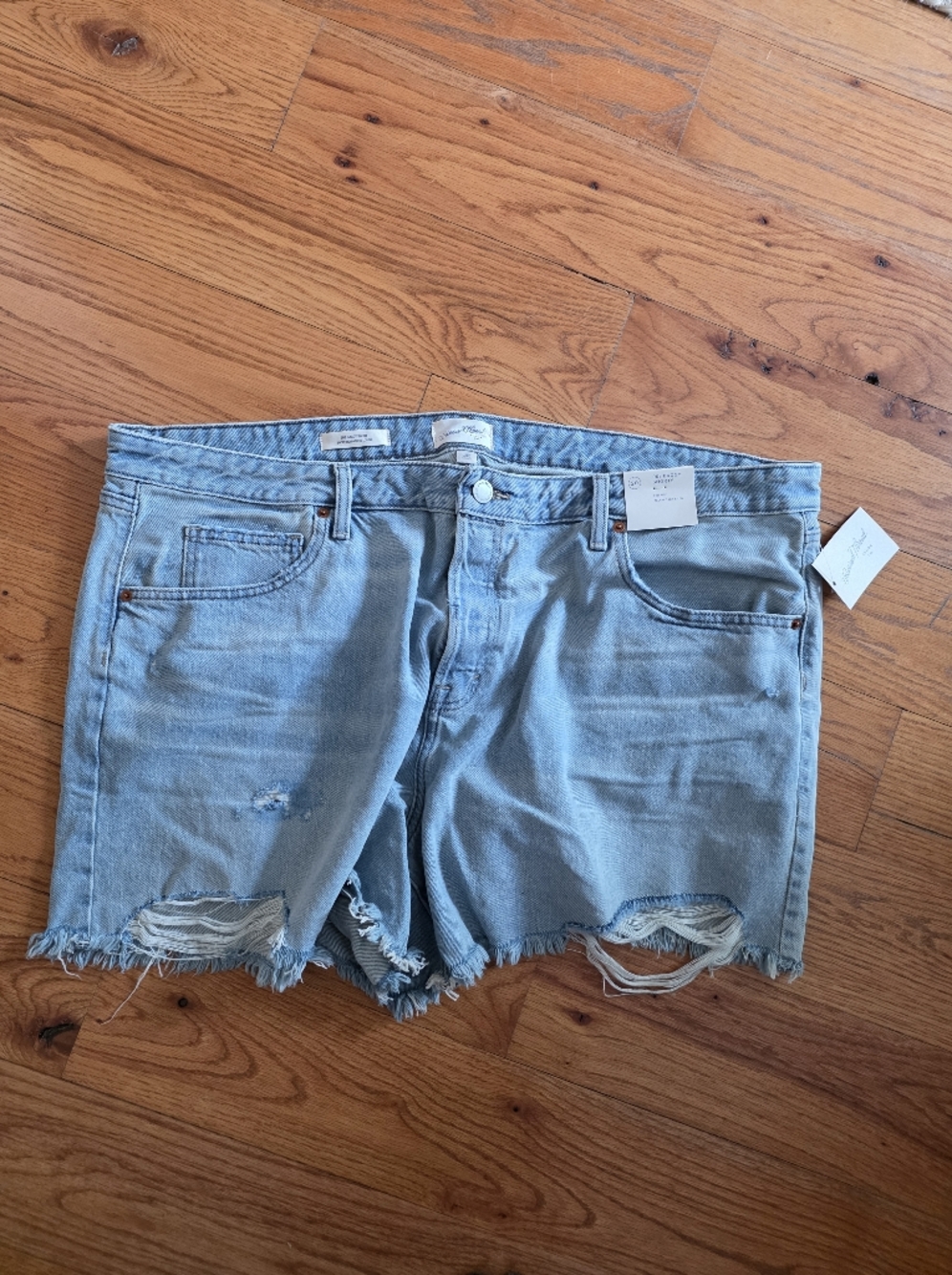 NWT Universal Thread 90s Baggy Light Wash Denim Shorts Plus Size 20